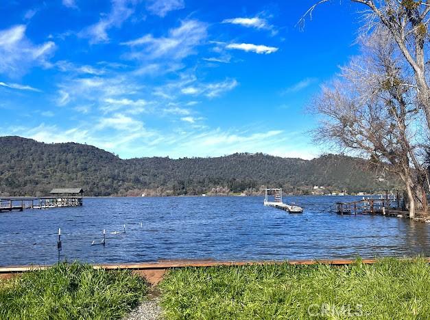 water view with a mountain view