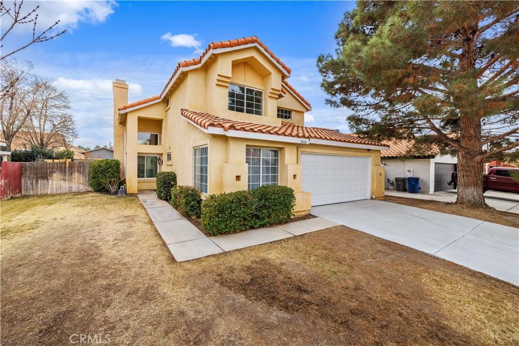 view of mediterranean / spanish-style home