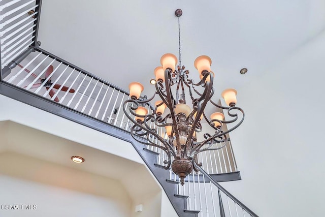 room details featuring an inviting chandelier