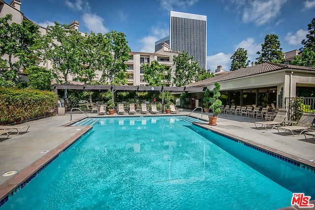 view of swimming pool featuring a patio