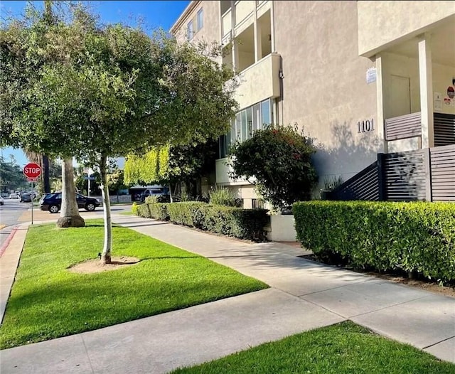 view of home's community featuring a lawn