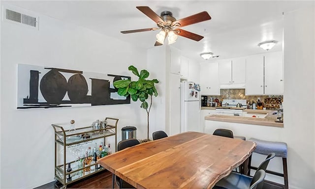 dining room with ceiling fan