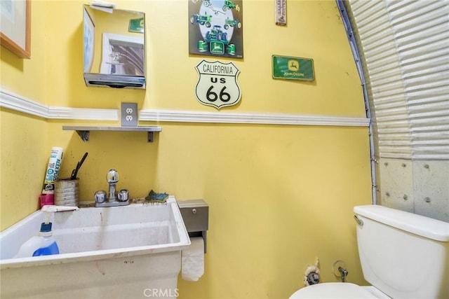 bathroom featuring sink and toilet