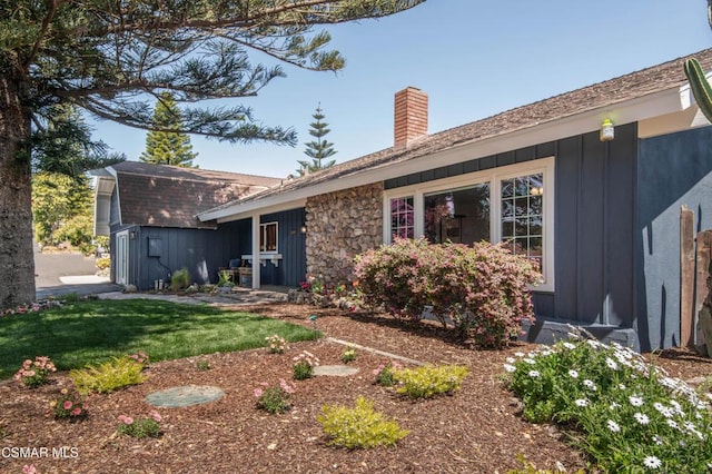 ranch-style home with a front yard