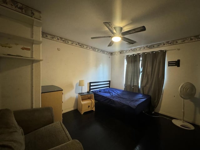 bedroom with ceiling fan