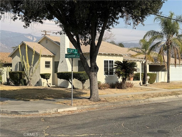 view of front of property