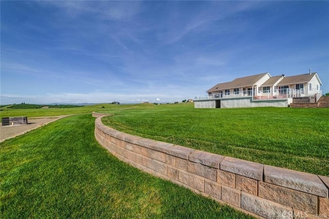 view of yard with a rural view