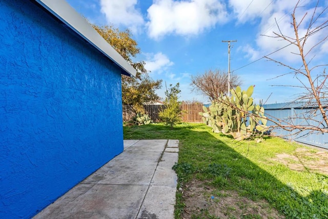 view of yard with a patio