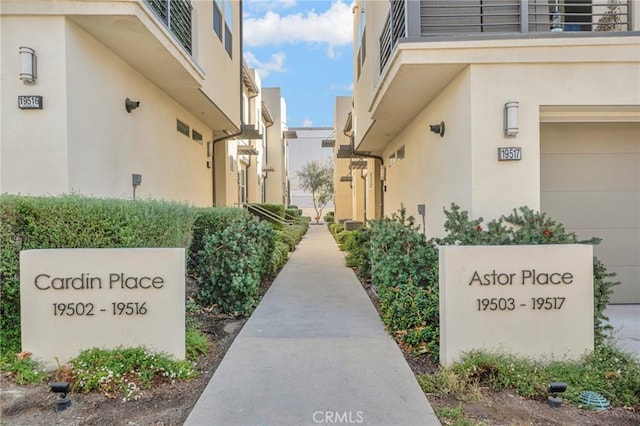 view of home's community featuring a garage