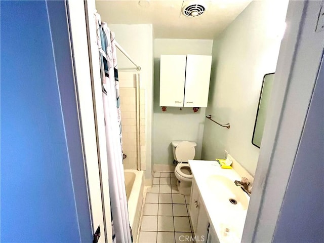 1143 S Manhattan Pl, Los Angeles, CA 90019 - full bath with tile patterned flooring, toilet, vanity, and shower / bath combination with curtain