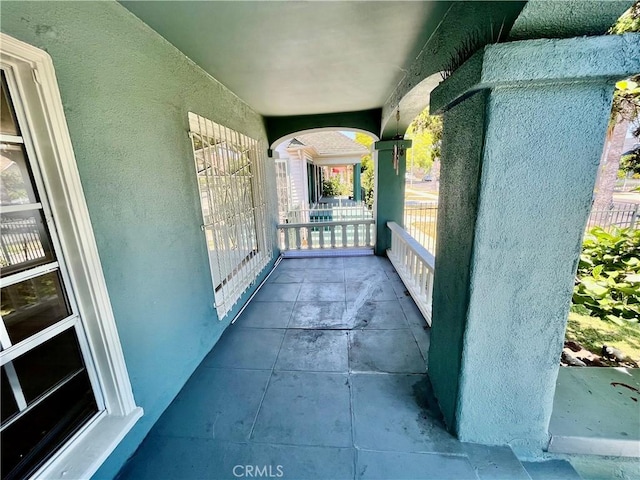 1143 S Manhattan Pl, Los Angeles, CA 90019 - view of patio / terrace