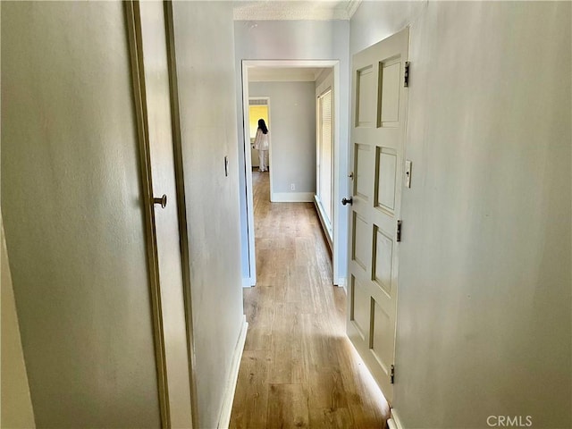 1143 S Manhattan Pl, Los Angeles, CA 90019 - hall featuring light wood-type flooring and baseboards