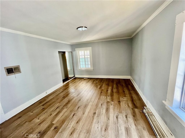 1143 S Manhattan Pl, Los Angeles, CA 90019 - unfurnished room with wood finished floors, ornamental molding, and baseboards