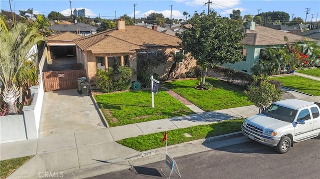 view of front of home featuring a residential view, fence, and a front yard