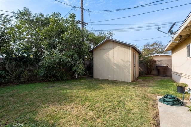 view of yard with a storage shed