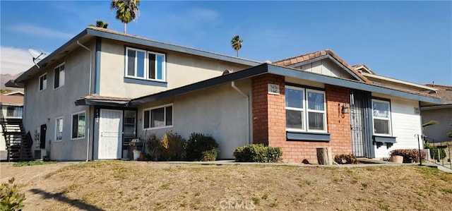 view of front facade with a front lawn