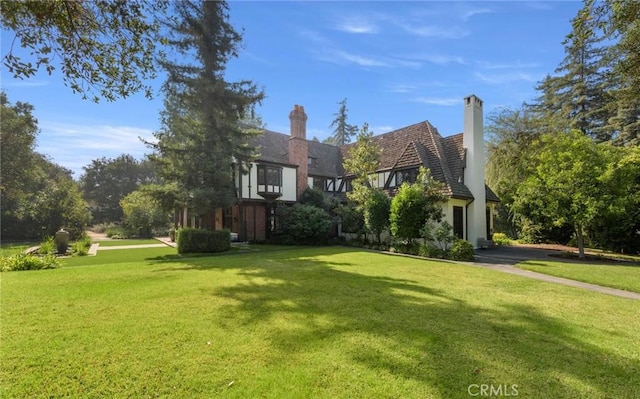 view of front of house with a front yard