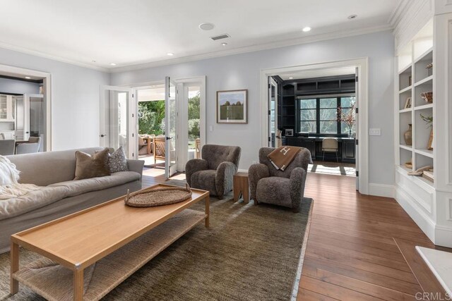 living room featuring recessed lighting, visible vents, hardwood / wood-style flooring, and a healthy amount of sunlight