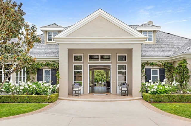 property entrance featuring stucco siding