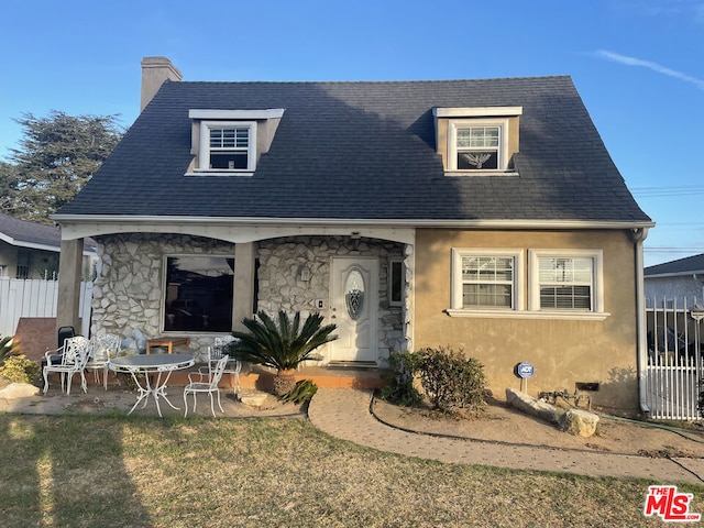 view of front of house with a front lawn