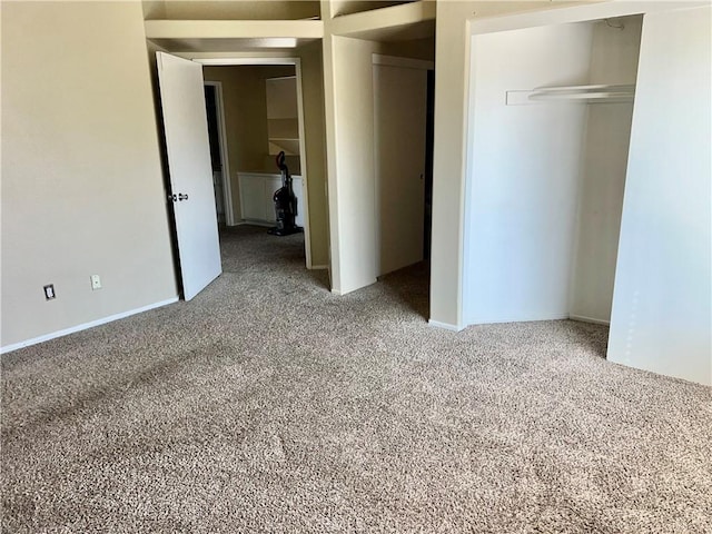 unfurnished bedroom with carpet flooring and a closet