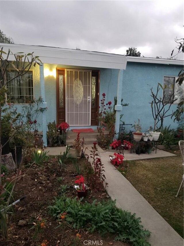 property entrance with a yard