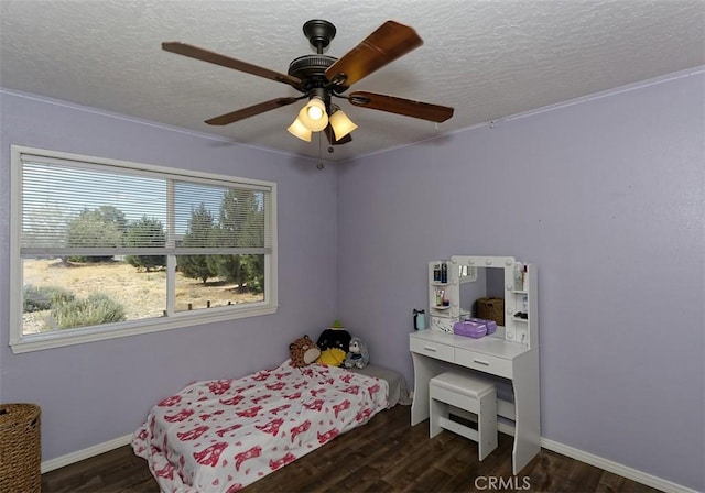 bedroom featuring dark wood-type flooring, ceiling fan, and a textured ceiling