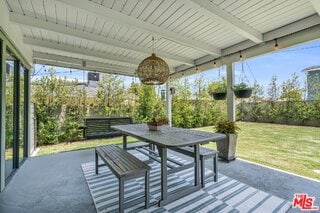 view of patio with ceiling fan