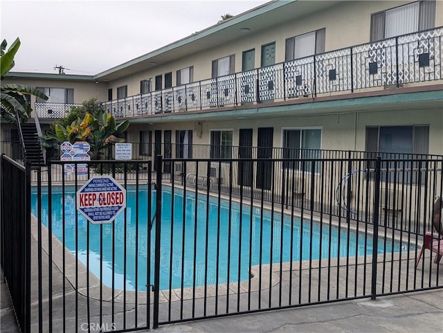 view of swimming pool