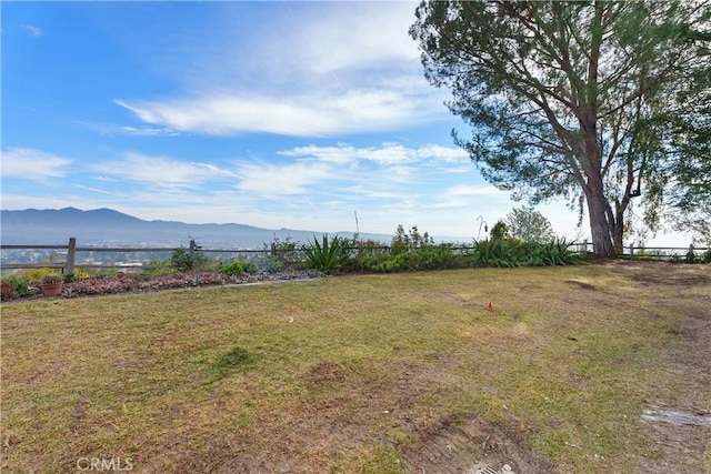 view of yard with a mountain view