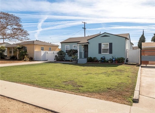 view of front of house featuring a front yard