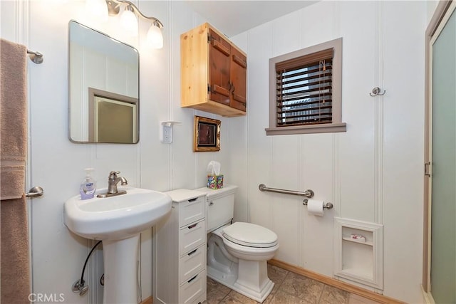 bathroom featuring sink and toilet