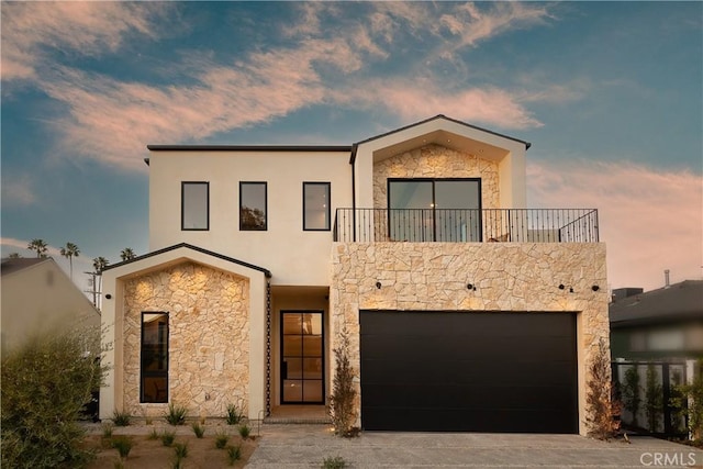 view of front of house featuring a balcony and a garage