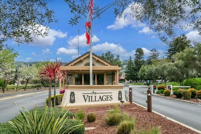 view of community / neighborhood sign