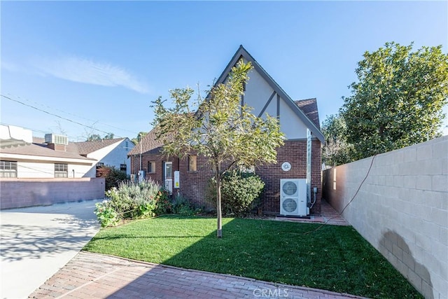 view of front of house with a front lawn