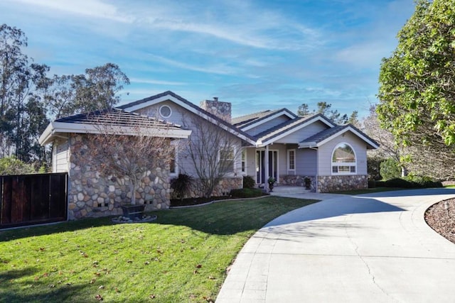 ranch-style home with a front lawn