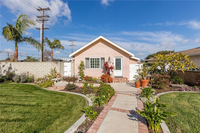 view of front of house with a front lawn