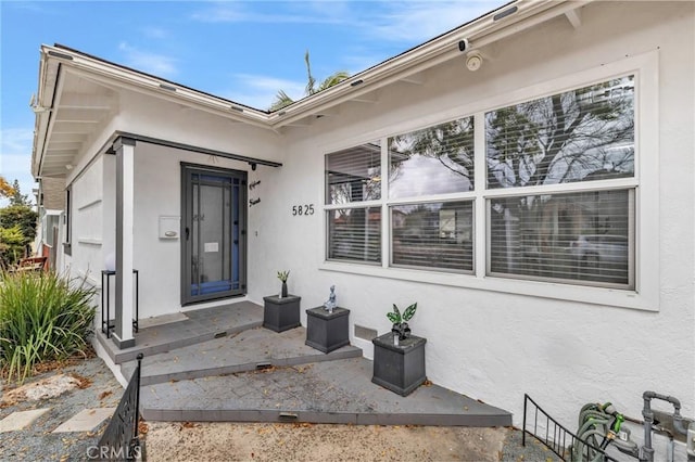 entrance to property featuring a patio area