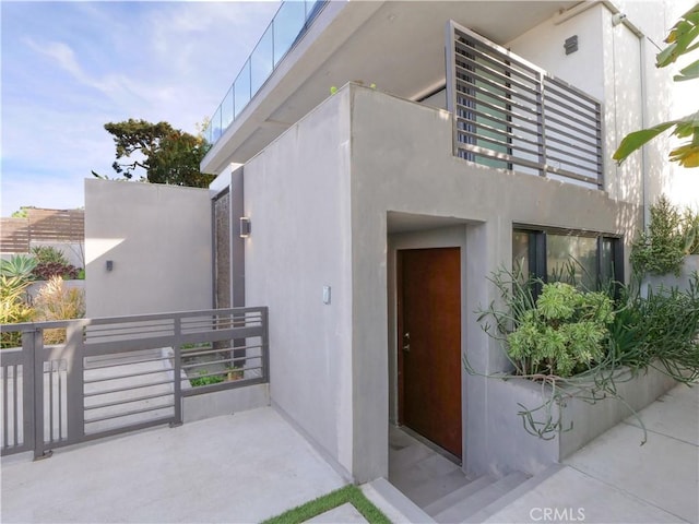 entrance to property featuring a balcony