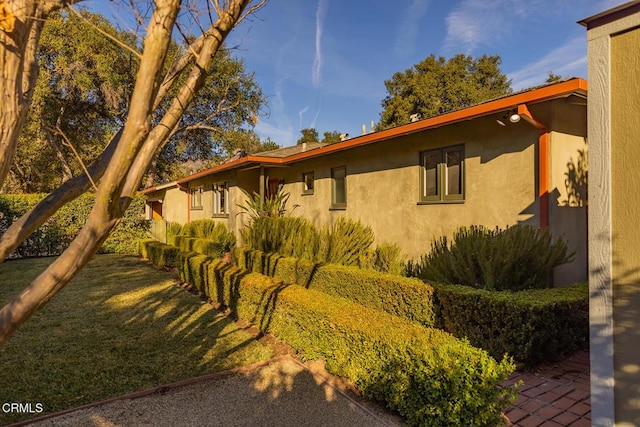 view of side of home featuring a yard