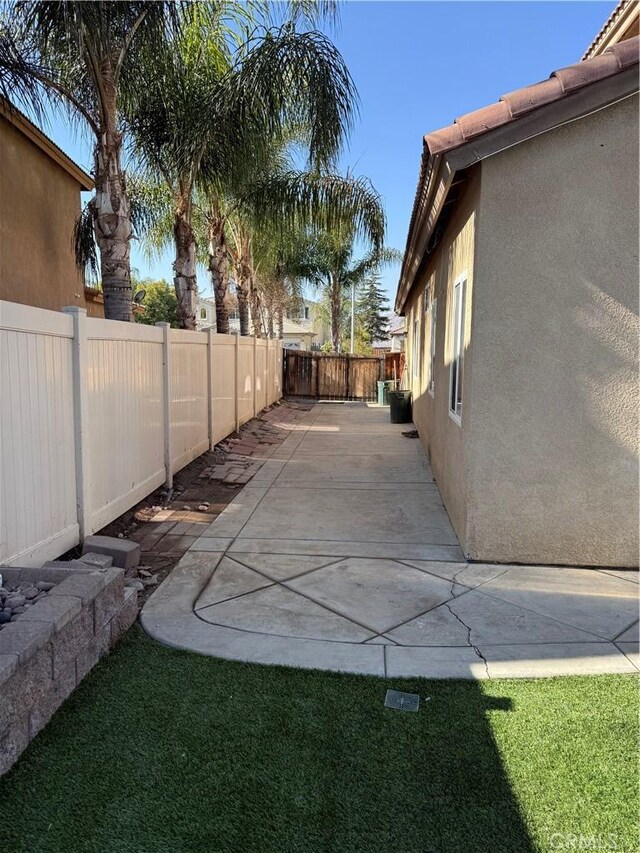 view of yard with a patio