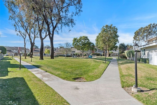 view of property's community featuring a lawn