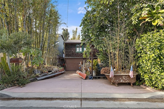 view of front facade with a patio