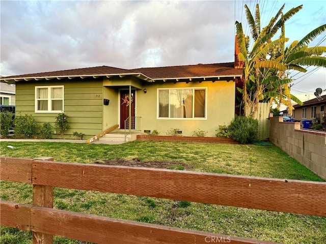 view of front of property with a front lawn