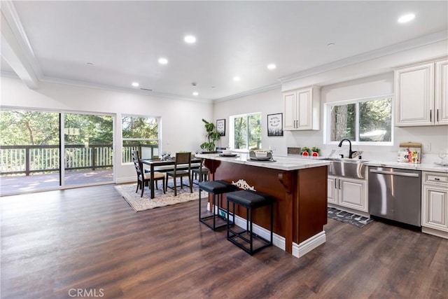 kitchen featuring sink, a center island, a kitchen bar, dark hardwood / wood-style flooring, and stainless steel dishwasher