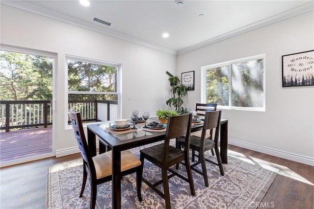 370 Auburn Dr, Lake Arrowhead, CA 92352 - dining area with ornamental molding, wood finished floors, baseboards, and recessed lighting
