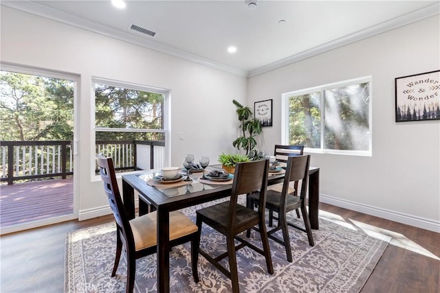 370 Auburn Dr, Lake Arrowhead, CA 92352 - dining space with ornamental molding, wood finished floors, and recessed lighting
