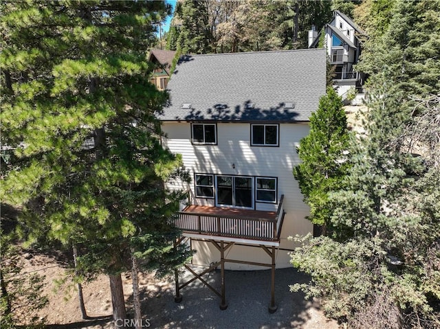 370 Auburn Dr, Lake Arrowhead, CA 92352 - back of house featuring roof with shingles and a wooden deck