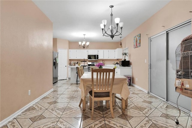 dining space with a notable chandelier