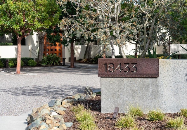 view of community / neighborhood sign